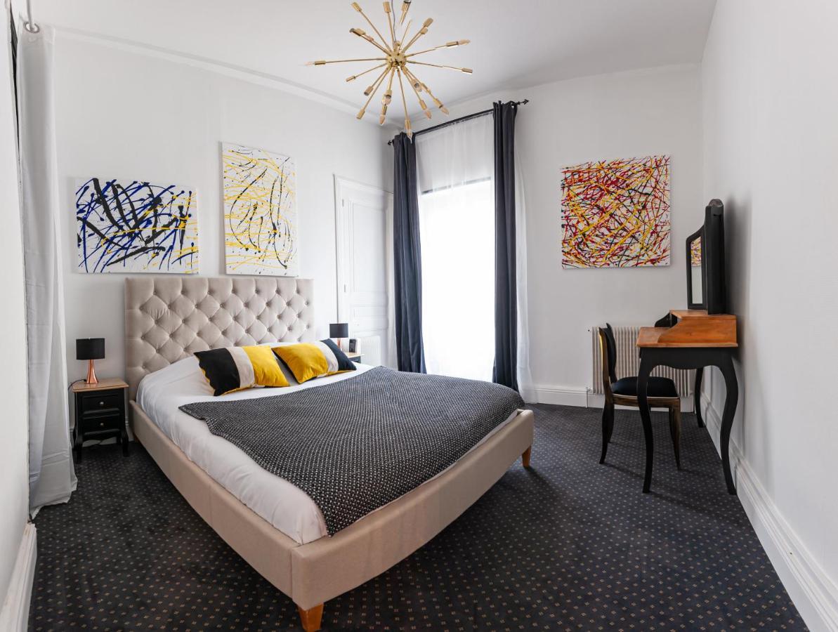 Chateau Des Ayes - Chambres & Suites Saint-Étienne-de-Saint-Geoirs Kültér fotó